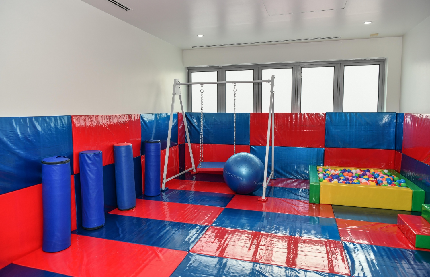 ކުލިނިކުގެ އެތެރެ. މިއީ ކުޑަކުދިންނަށް އޮކިއުޕޭޝަނަލް ތެރަޕީ ދޭނެ އެއް ތަން. -- ފޮޓޮ: ނިޝާން އަލީ | މިހާރު