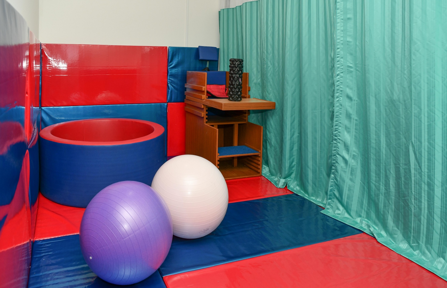 ކުލިނިކުގެ އެތެރެ. މިއީ ކުޑަކުދިންނަށް އޮކިއުޕޭޝަނަލް ތެރަޕީ ދޭނެ އެއް ތަން. -- ފޮޓޮ: ނިޝާން އަލީ | މިހާރު