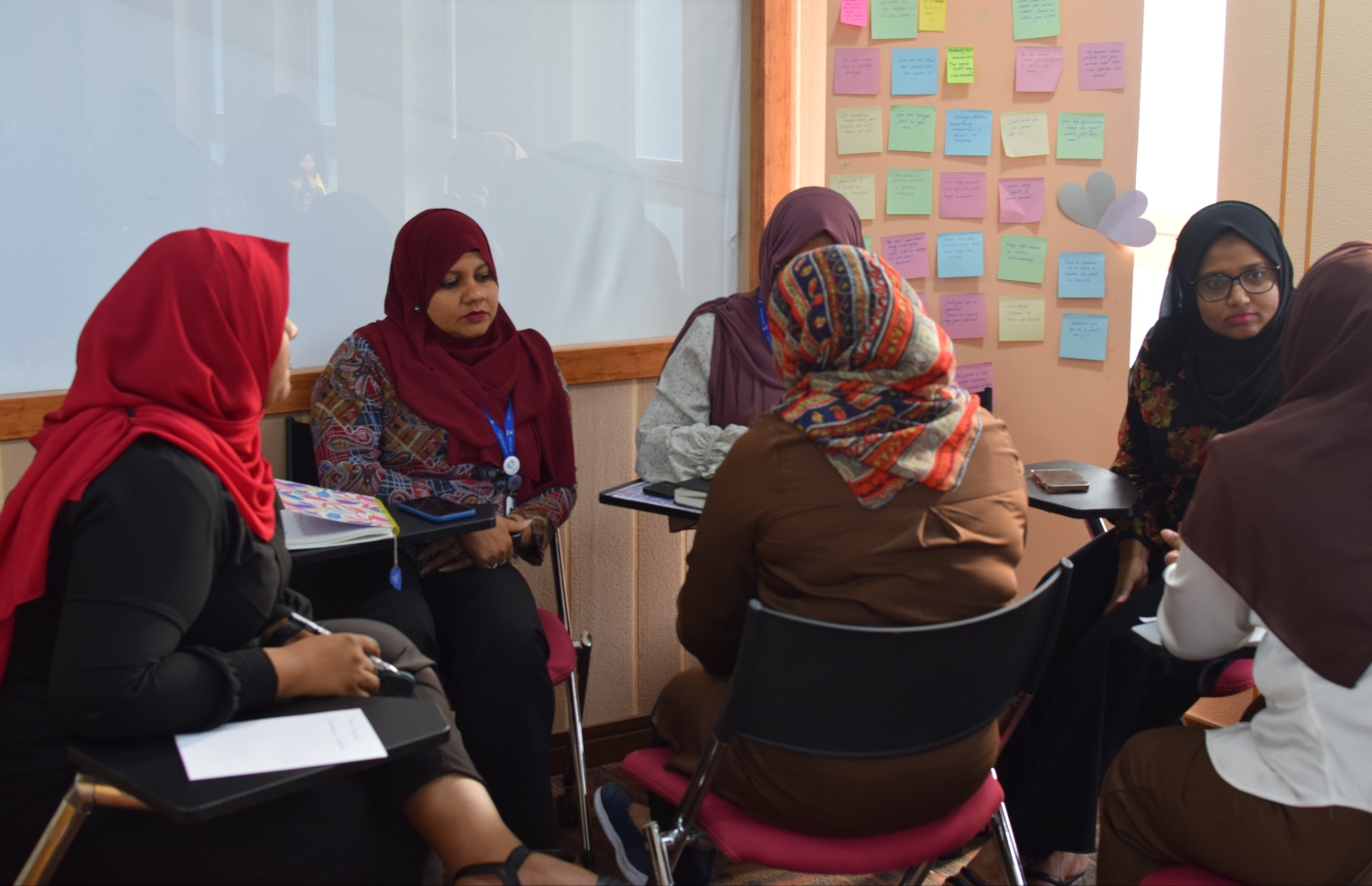 ތަމްރީނު ސެޝަނެއްގައި ތަމްރީނުގެ ބައެއް ބައިވެރިން. -- ފޮޓޯ: ވިލާ ކޮލެޖު