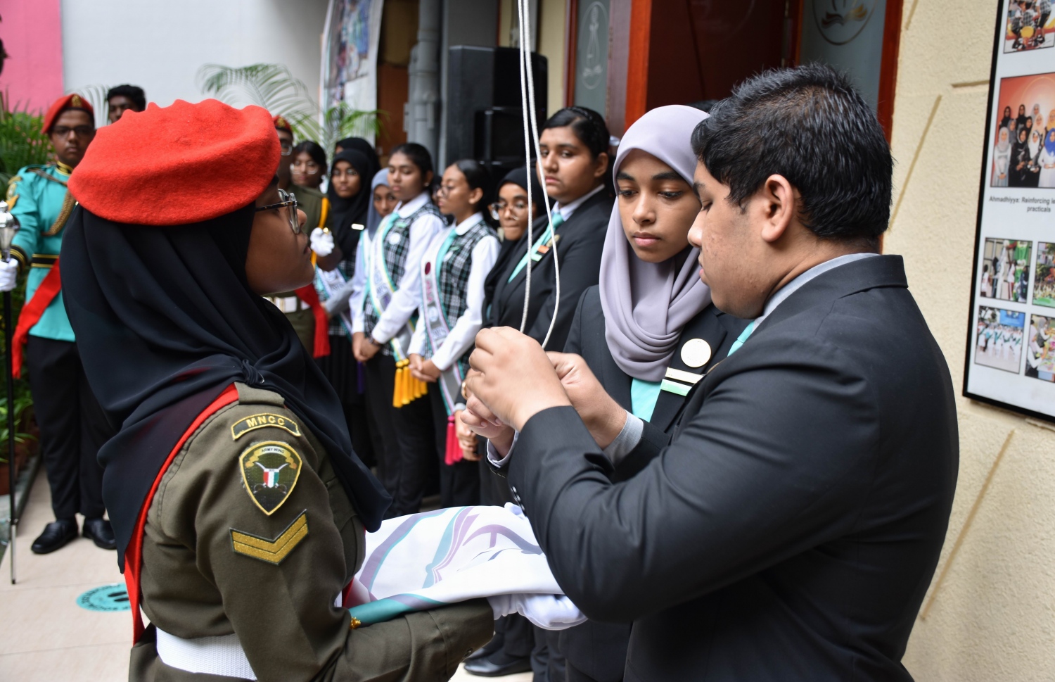 އަހުމަދިއްޔާ އިންޓަނޭޝަނަލް ސްކޫލުގެ 41 ވަނަ އަހަރީ ދުވަސް އިއްޔެ އެ ސްކޫލުގައި ވަނީ ކުލަގަދަކޮށް ފާހަގަކޮށްފައި. އެ ދުވަސް ފާހަގަކުރުމަށް އިއްޔެ އެ ސްކޫލުގައި ހާއްސަ އެސެމްބްލީއަކާއި ހާއްސަ ޖަލްސާއެއް ވަނީ ބާއްވައިފައި.