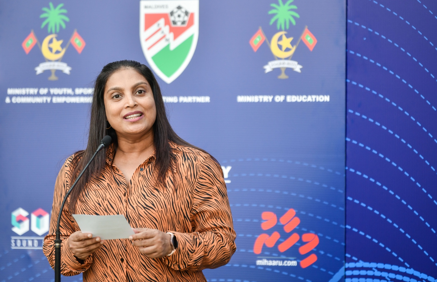 ފިއެސްޓާ ރަސްމީކޮށް ފައްޓަވައި ދެއްވުމަށް ވަޑައިގެން މިނިސްޓަރު އައިޝަތު އަލީ ވާހަކަ ދައްކަވަނީ -- ފޮޓޯ: ފަޔާޒު މޫސާ | މިހާރު