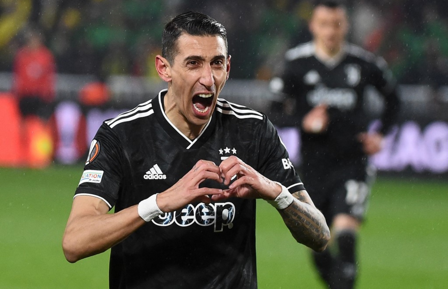 އެންހެލް ޑި މަރިއާ ލަނޑު ޖެހުމަށް ފަހު އުފާފާޅުކުރަނީ. --ފޮޓޯ: އޭއެފްޕީ