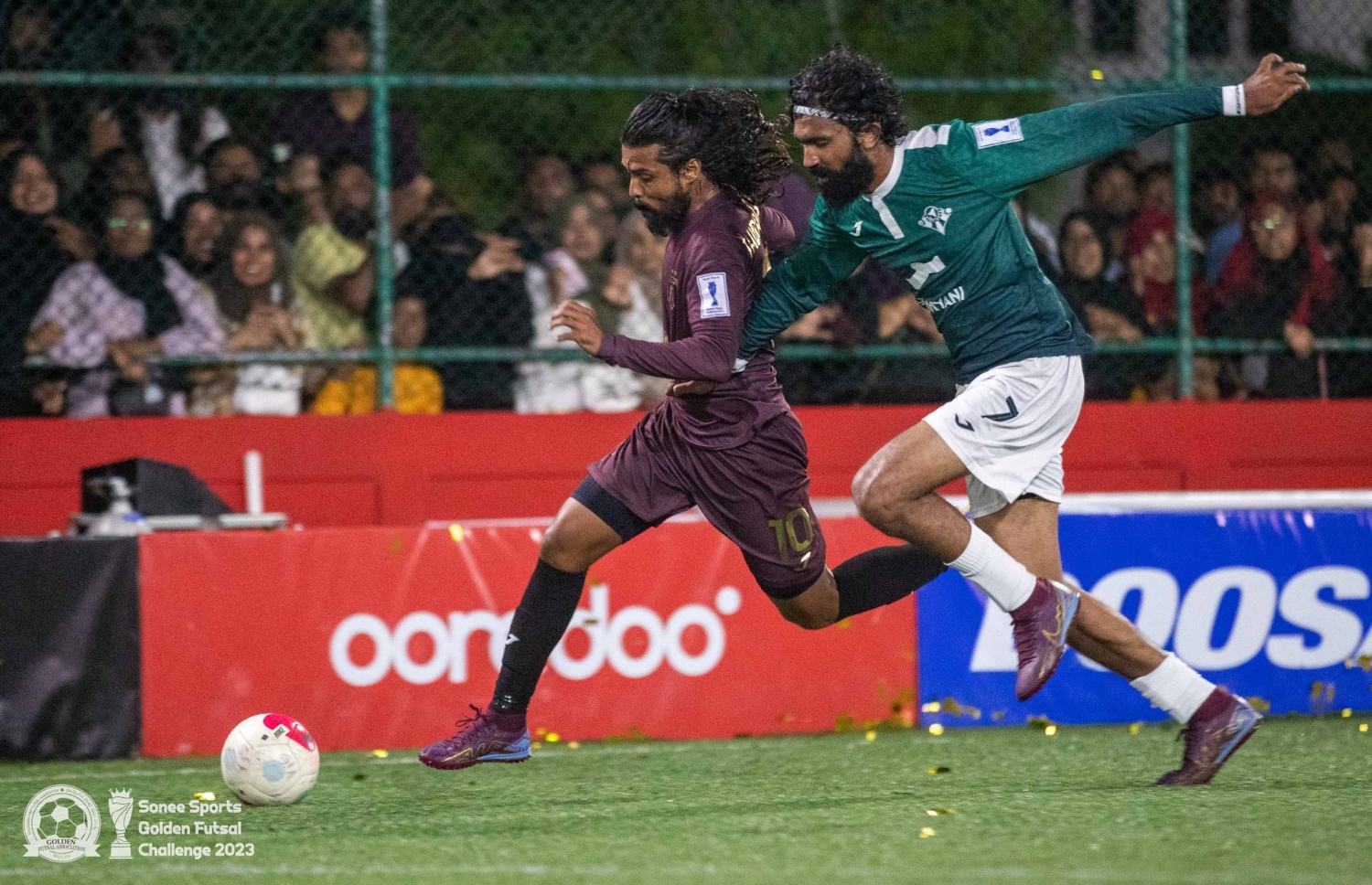 ތ. އަތޮޅު ފައިނަލް ގައި ކިނބިދޫ އާއި ތިމަރަފުށީ ބައްދަލު ކުރި މެޗްގެ ތެރެއިން.-- ފޮޓޯ: ގޯލްޑަން ފުޓްސަލް އެސޯސިއޭޝަން/ އިމޭޖަސް އެމްވީ