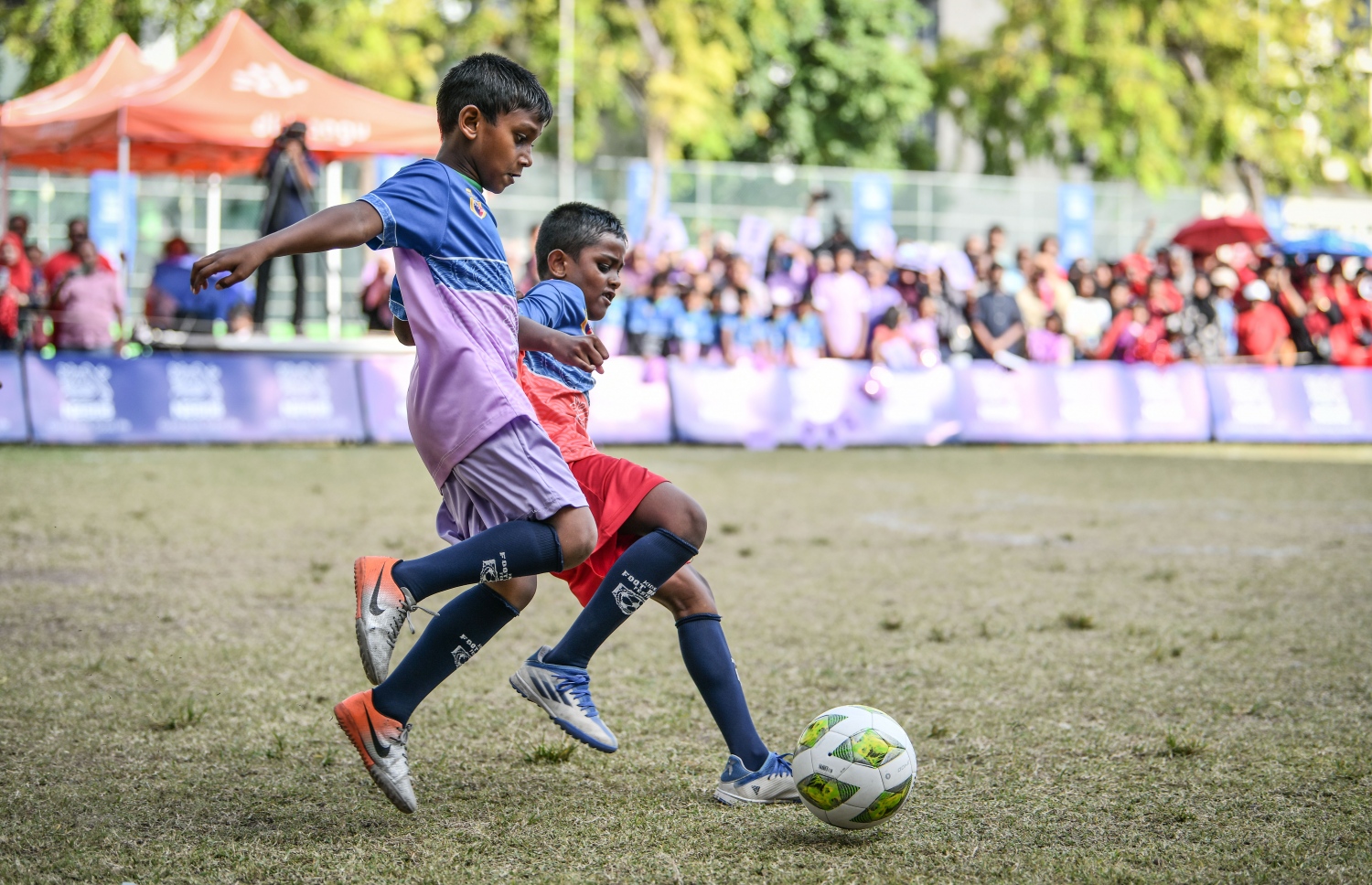 އިއްޔެ ނިމިގެން ދިޔަ ނެސްލޭ ކިޑްސް ފުޓްބޯޅަ ފިއެސްޓާގެ ތެރެއިން --- ފޮޓޯ: ނިޝާން އަލީ | މިހާރު