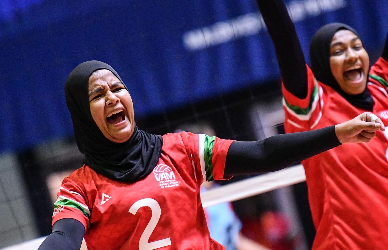 ސެމީ ފައިނަލުގައި އިއްޔެ މެލޭޝިއާ އާ ދެކޮލަށް ކުޅުނު މެޗަށް ފަހު ދިވެހި ޓީމުން އުފާފާޅު ކުރަނީ --- ފޮޓޯ: ފަޔާޒު މޫސާ | މިހާރު