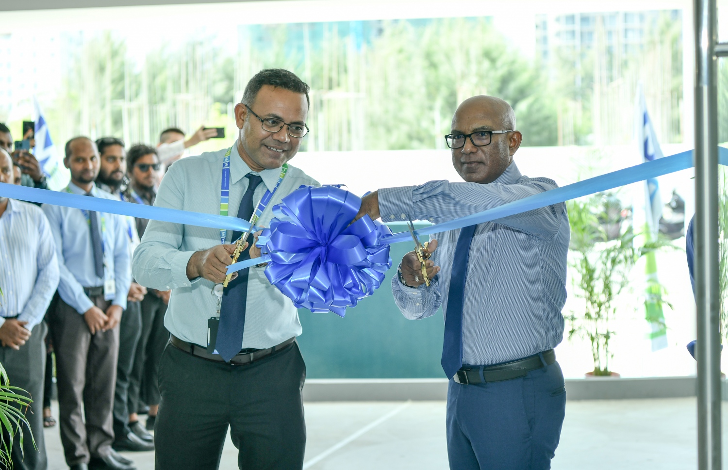 މަލަސް ރެޒިޑެންސީ ހުޅުވަނީ. އެމްޑީ ޝާހާއި ރައީސް އޮފީސް މިނިސްޓަރު ސަމީރު-- ފޮޓޯ: ނިޝާން އަލީ/ މިހާރު