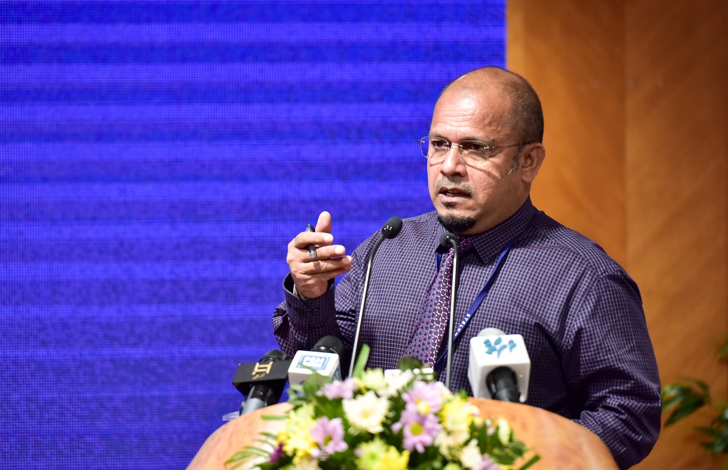 ސްޓެލްކޯގެ މެނޭޖިން ޑިރެކްޓަރު އަހުމަދު ޝަރީފު ވާހަކަ ދައްކަވަނީ. -- ފޮޓޯ: ނިޝާން އަލީ | މިހާރު