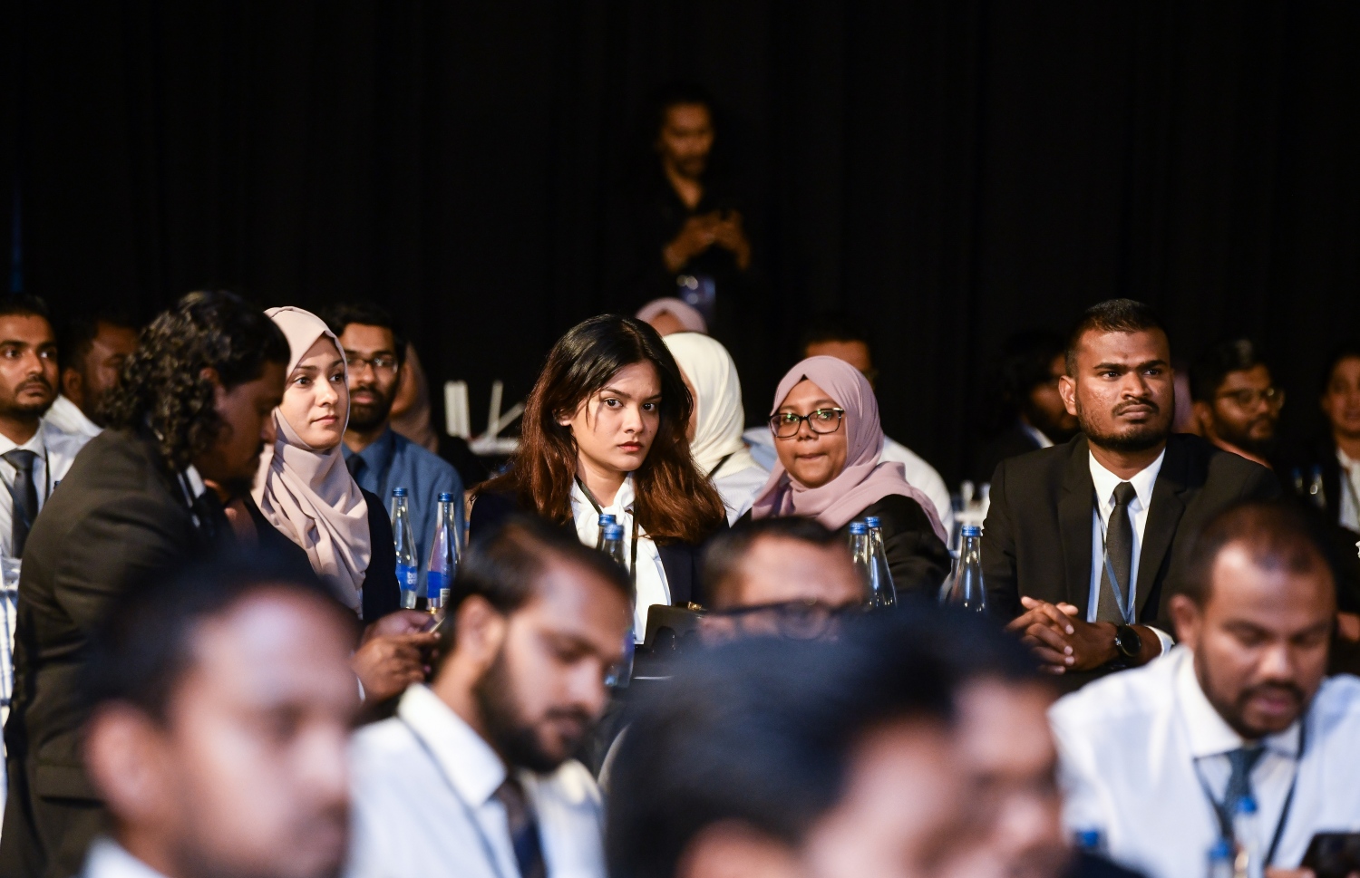 ސްޓޭޓް އޮޑިޓު ކޮންފަރެންސްގެ ބައެއް ބައިވެރިން-- ފޮޓޯ: ފަޔާޒް މޫސާ/ މިހާރު