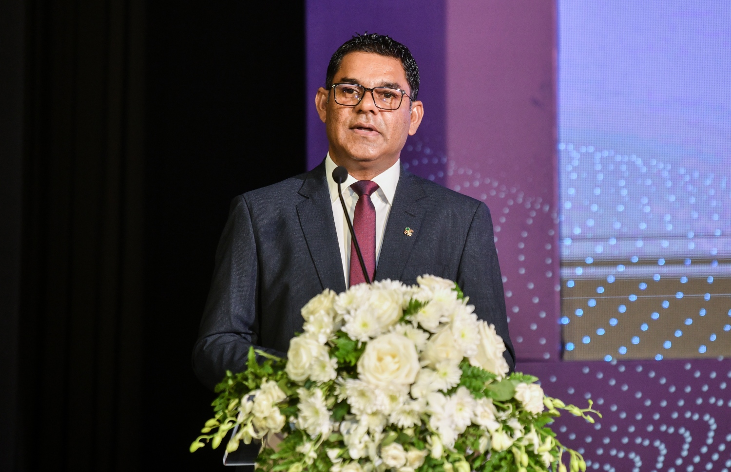 މާލިއްޔަތު ކޮމިޓީގެ މުގައްރިރު، ކިނބިދޫ ދާއިރާގެ މެންބަރު މުހައްމަދު ނާޝިޒު ވާހަކަދައްކަވަނީ-- ފޮޓޯ: ފަޔާޒް މޫސާ/ މިހާރު