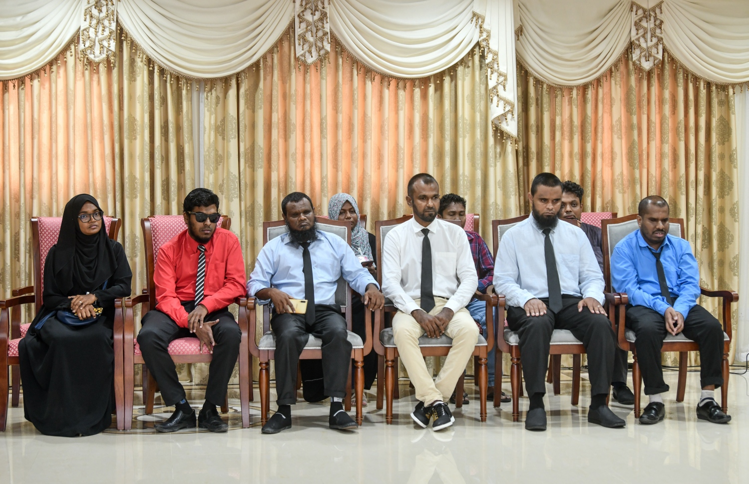 އިއްޔެ ބްލައިންޑް އެސީސިއޭޝަނުން ބޭއްވި ބައްދަލުވުމުގައި ބައިވެރިވި އެ ޖަމިއްޔާގެ މެމްބަރުން. -- ފޮޓޯ: ފަޔާޒް މޫސާ \ މިހާރު