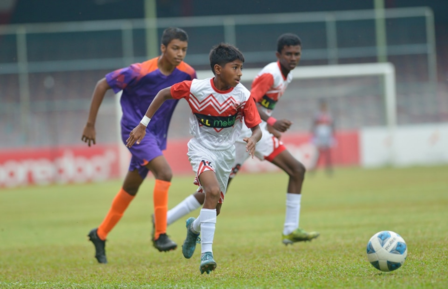 ގުރޫޕް ސްޓޭޖްގެ ދެވަނަ މެޗުގައި އިސްކަންދަރް އާއި ޣިޔާސުއްދީން ސްކޫލް ކުޅުނު މެޗުގެ ތެރެއިން އެ މެޗުން އިސްކަންދަރް މޮޅުވީ 18 ލަނޑުން. --- ފައިލް ފޮޓޯ: އެފްއޭއެމް