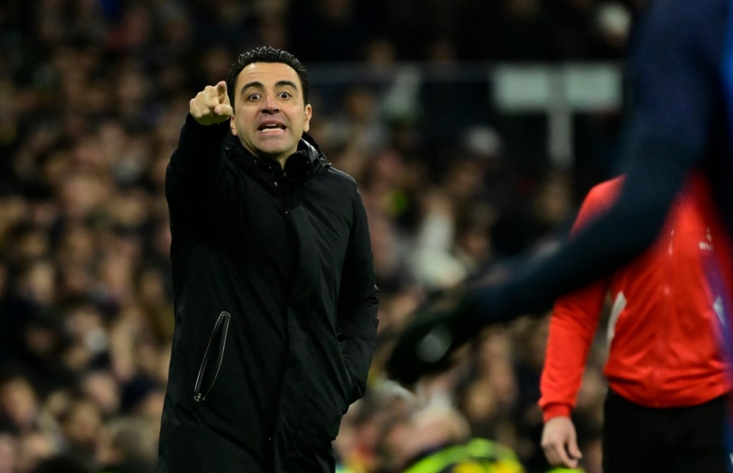 ޒަވީ މެޗުގައި ބާސެލޯނާ އަށް އިރުޝާދު ދެނީ.-- ފޮޓޯ: އޭއެފްޕީ