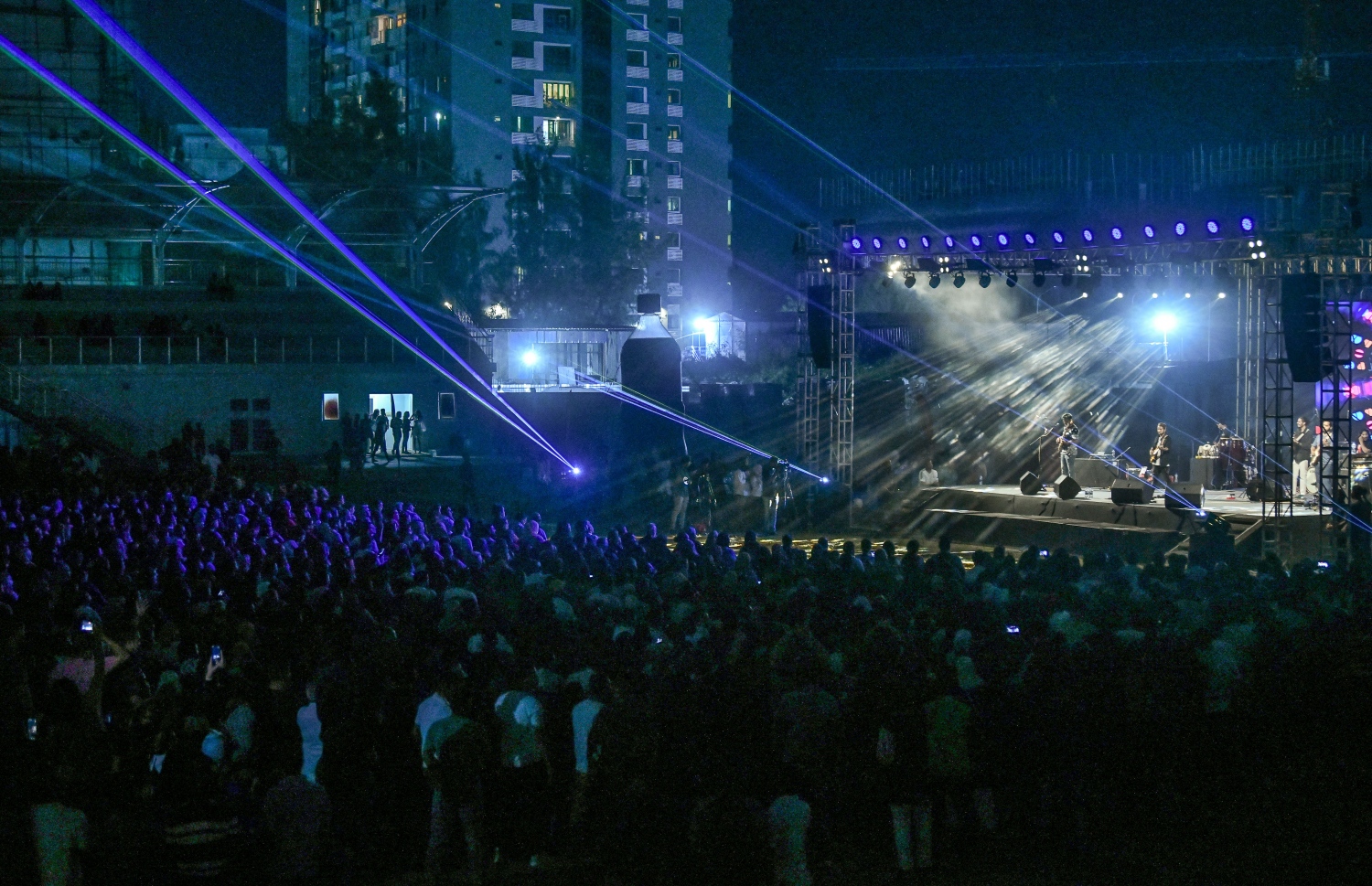 ޕަވަންދީޕާއި އަރުނީތާ ޕާފޯމް ކުރި "މިއުޒިކަލް އައިޑަލް" ޝޯ.-- ފޮޓޯ:ނިޝާން އަލީ / މިހާރު