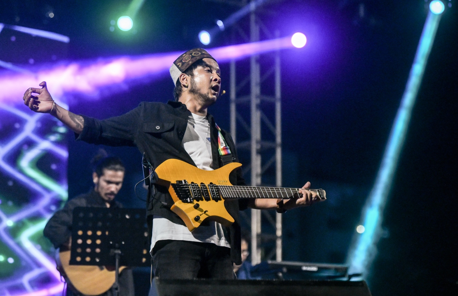 މިދިޔަ އަހަރު އޮތް އިންޑިއަން އައިޑަލްގެ ސީޒަން 12 ކާމިޔާބު ކުރި ޕަވަންދީޕް "މިއުޒިކަލް އައިޑަލް" ޝޯގައި ޕާފޯމް ކުރަނީ.-- ފޮޓޯ:ނިޝާން އަލީ / މިހާރު