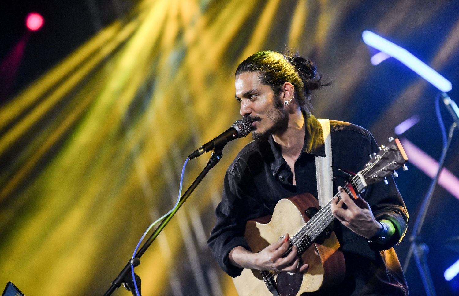 ރޭ ބޭއްވި "މިއުޒިކަލް އައިޑަލް" ޝޯގެ ތެރެއިން.-- ފޮޓޯ:ނިޝާން އަލީ / މިހާރު