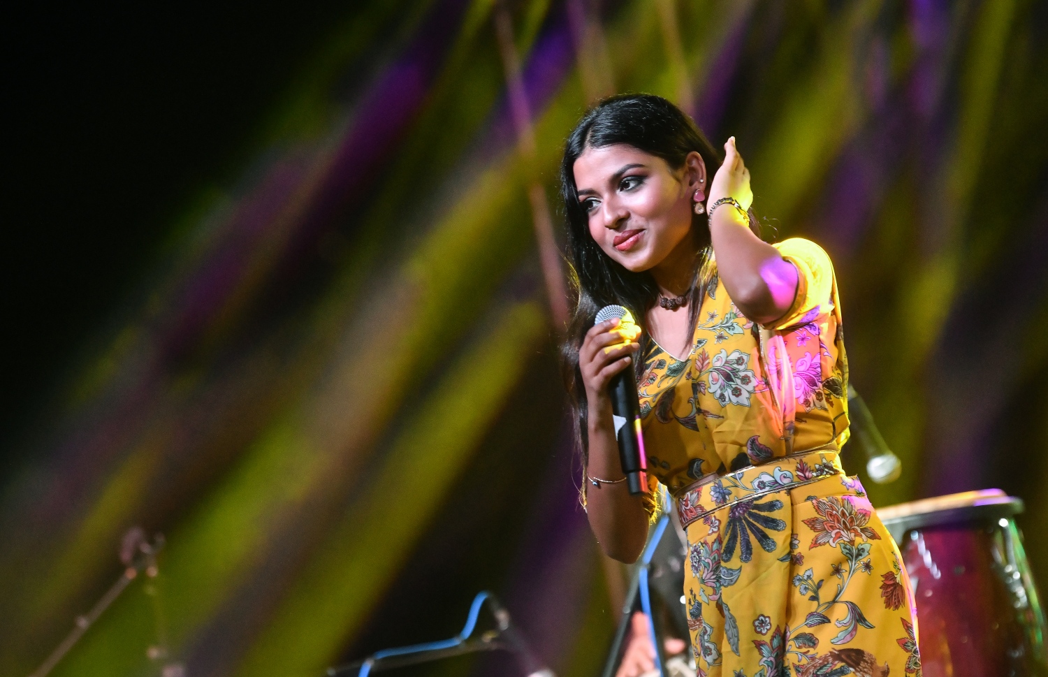 ރޭ ބޭއްވި "މިއުޒިކަލް އައިޑަލް" ޝޯގައި އަރުނިތާ ޕާފޯމް ކުރަނީ.-- ފޮޓޯ:ނިޝާން އަލީ / މިހާރު