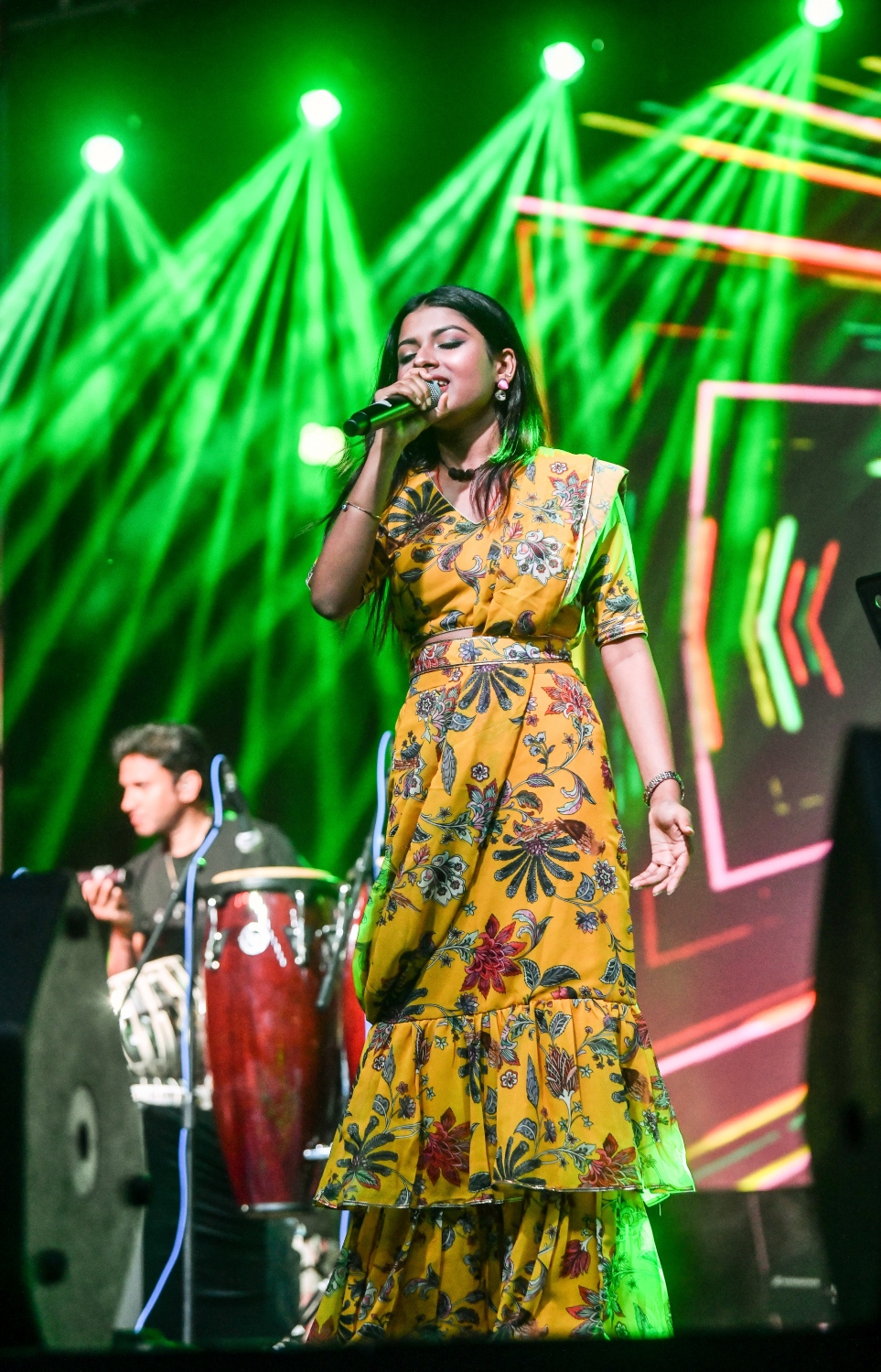 ރޭ ބޭއްވި "މިއުޒިކަލް އައިޑަލް" ޝޯގައި އަރުނިތާ ޕާފޯމް ކުރަނީ.-- ފޮޓޯ:ނިޝާން އަލީ / މިހާރު