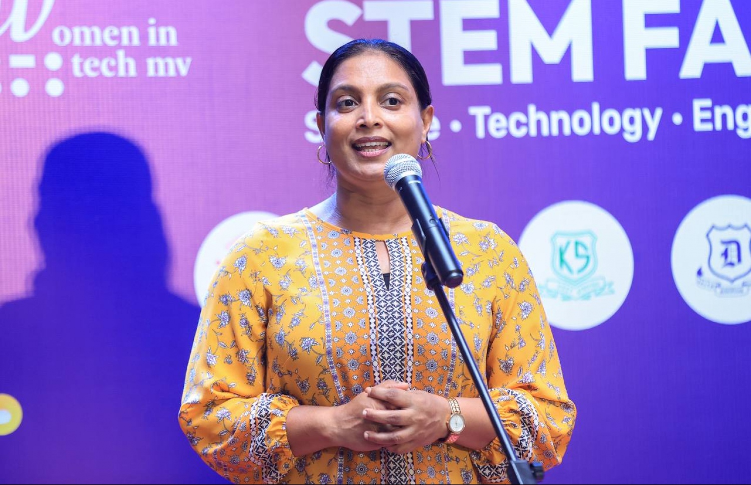 ފެއާ ނިމުމުގެ ރަސްމިއްޔާތުގައި މިނިސްޓަރު ވާހަކަ ދައްކަވަނީ. -- ފޮޓޯ: ފަޔަޒް މޫސާ | މިހާރު