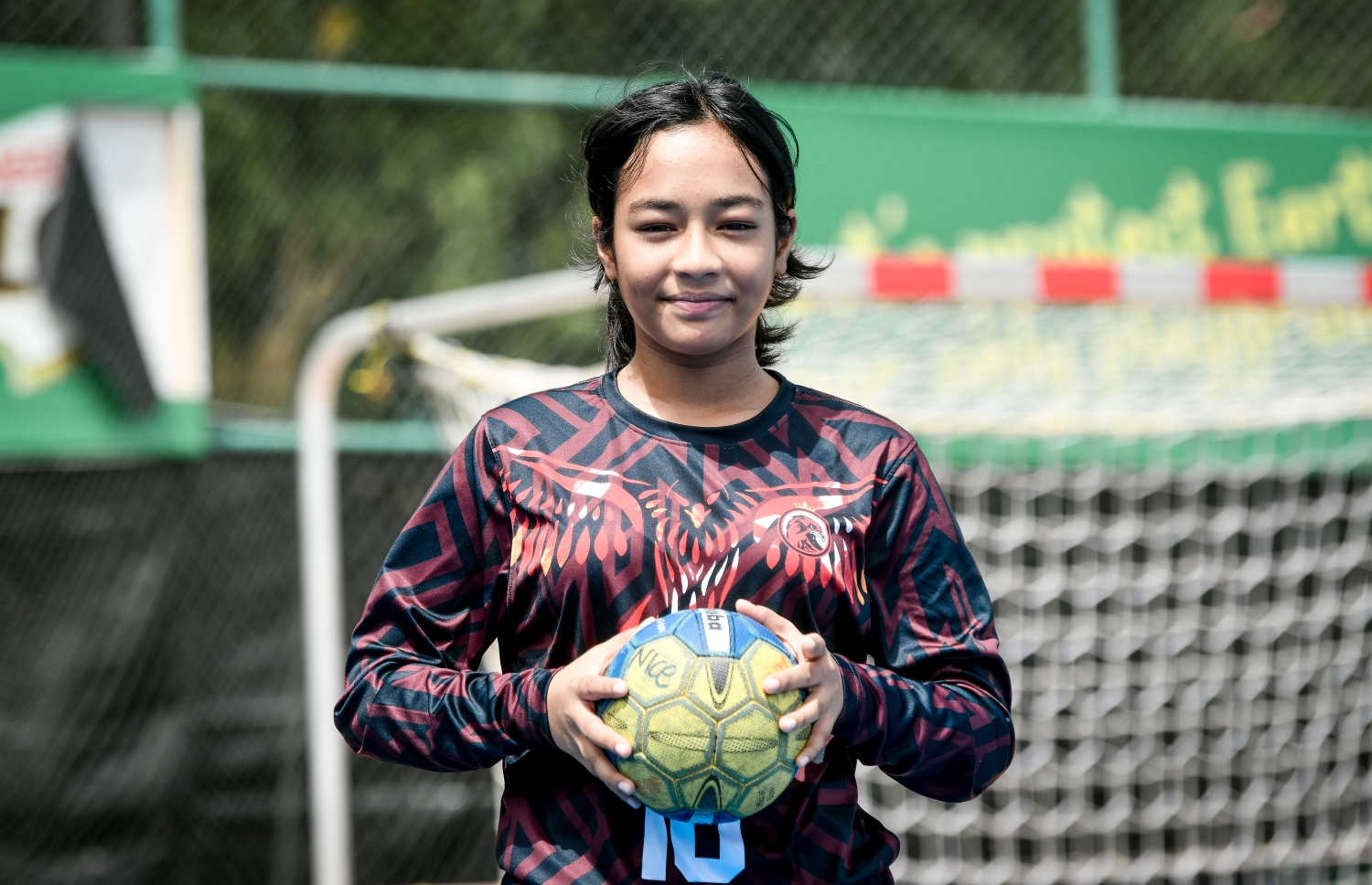 އުމުރުން 15 އަހަރުގެ ލީމް، ފުރަތަމަ ހޭންޑްބޯޅަ ކުޅެން ފެށީ ލަންކާގައި އިންޓަ ހައުސް މުބާރާތަކުން.-- ފޮޓޯ: ނިޝާން އަލީ/ މިހާރު