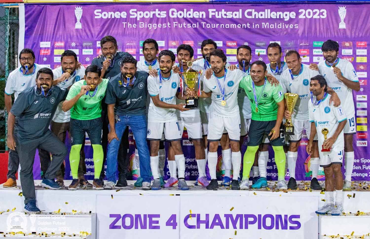 ޒޯން 4 ގެ ޗެމްޕިއަންކަން ހޯދި ދިއްގަރު ޓީމް.-- ފޮޓޯ: ގޯލްޑަން ފުޓްސަލް އެސޯސިއޭޝަން/ އިމޭޖަސް އެމްވީ