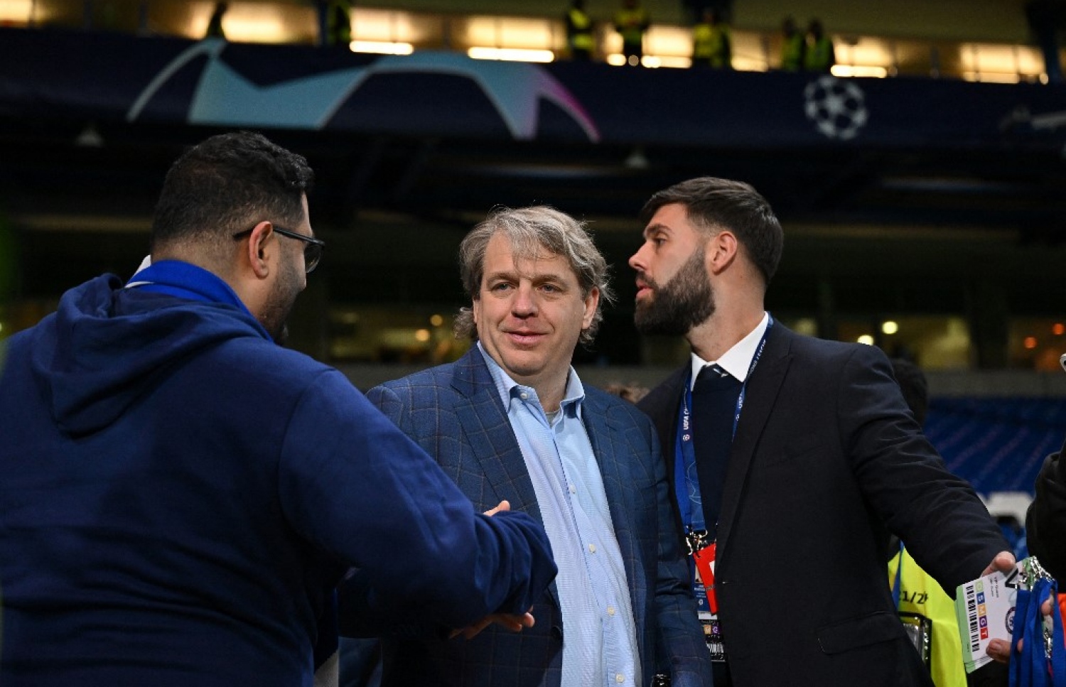 ޑޯޓްނަމްޑާ ދެކޮޅަށް ކުޅުނު މެޗަށް ފަހު އުފާވެފައި ހުރި ޗެލްސީގެ ކޯ އޯނަރު ބޯލީ (މ).-- ފޮޓޯ: އޭއެފްޕީ