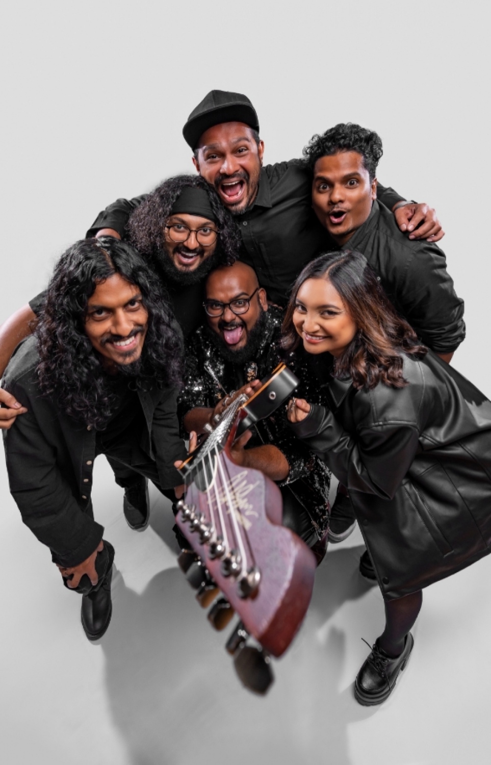 ސްކައިރޮކް ބޭންޑުގެ ހަ މެންބަރުން