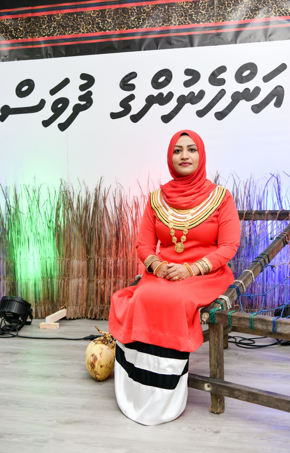 ޓްރާންސްޕޯޓް މިނިސްޓްރީން އަންހެނުންގެ ދުވަސް ފާހަގަކުރުމަށް އެ މިނިސްޓްރީގައި ބޭއްވި ހަފުލާގައި ޓްރާންސްޕޯޓް މިނިސްޓަރު އައިޝަތު ނަހުލާ ބައިވެރިވެވަަޑައިގަންނަވަނީ.-- ފޮޓޯ: ނިޝާން އަލީ / މިހާރު