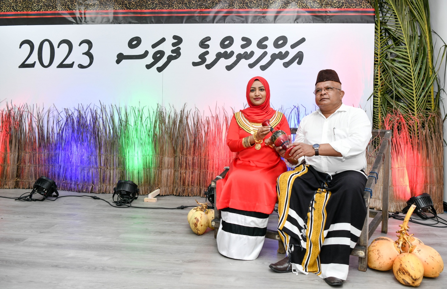 ޓްރާންސްޕޯޓް މިނިސްޓްރީން އަންހެނުންގެ ދުވަސް ފާހަގަކުރުމަށް އެ މިނިސްޓްރީގައި ބޭއްވި ހަފުލާގައި ޓްރާންސްޕޯޓް މިނިސްޓަރު އައިޝަތު ނަހުލާ ބައިވެރިވެވަަޑައިގަންނަވަނީ.-- ފޮޓޯ: ނިޝާން އަލީ / މިހާރު