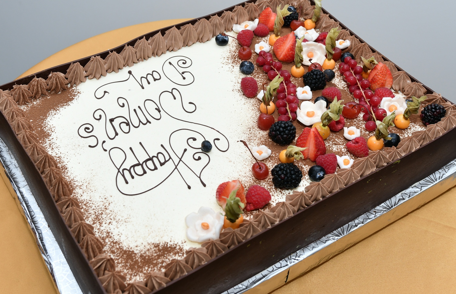 ޓްރާންސްޕޯޓް މިނިސްޓްރީން އަންހެނުންގެ ދުވަސް ފާހަގަކުރުމަށް އެ މިނިސްޓްރީގައި ބޭއްވި ހަފުލާގެ ތެރެއިން: އަންހެނުންގެ ދުވަސް ފާހަގަކުރުމުގެ ގޮތުން އެ މިނިސްޓްރީގެ ހުރިހާ މުވައްޒަފުން މިއަދު އޮފީހަށް ނިކުތީ ދިވެހި ހެދުމުގައި.-- ފޮޓޯ: ނިޝާން އަލީ / މިހާރު