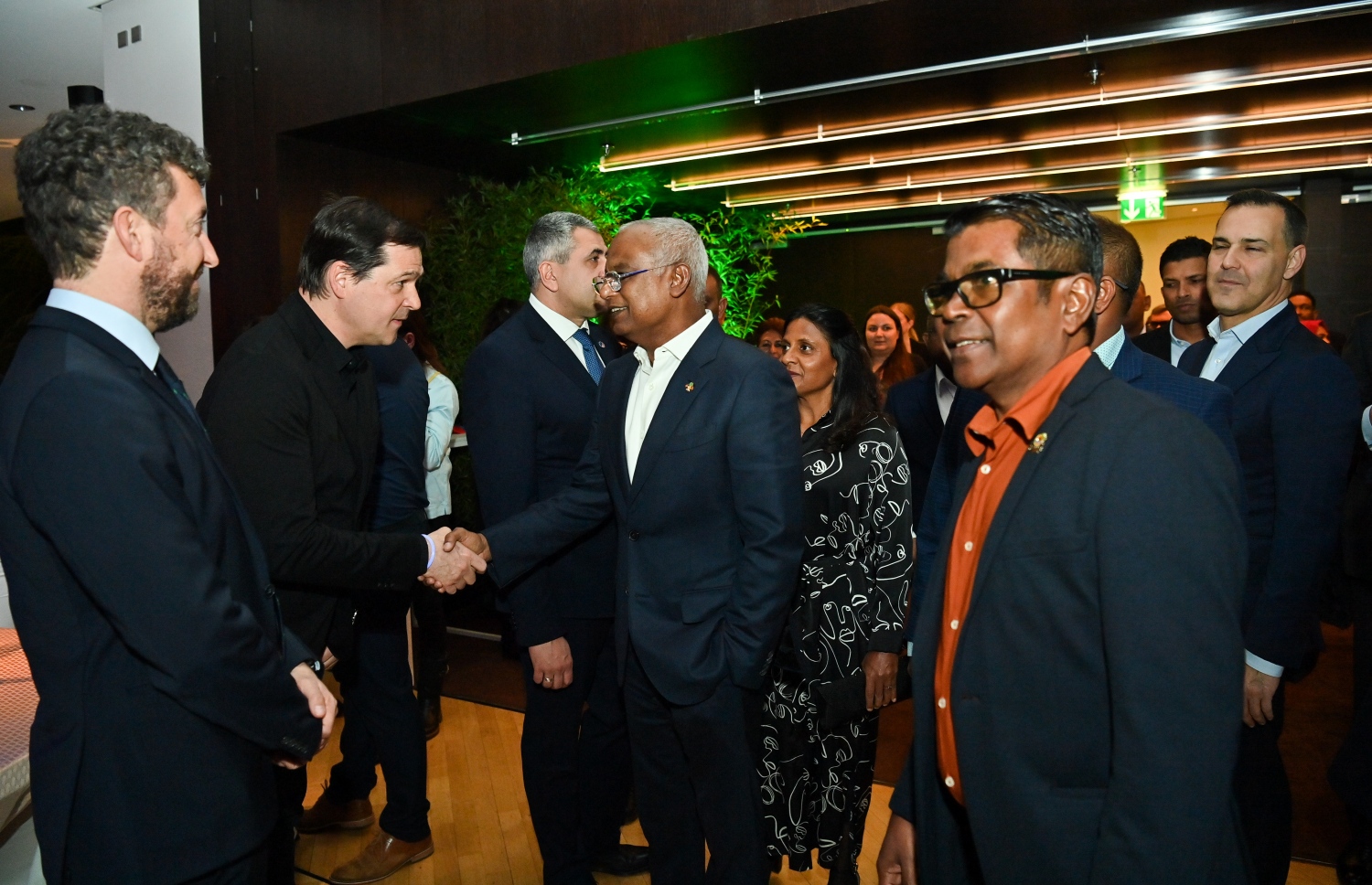 ޖަރުމަންގެ ބާލިންގައި ބޭއްވި ދުނިޔޭގެ އެންމެ ބޮޑު ޓޫރިޒަމް ފެއާ "އިންޓަނޭޝަނަލް ޓޫރިޒަމް ބޯސޭ" (އައިޓީބީ)ގައި ރައީސް އިބްރާހިމް މުހައްމަދު ސޯލިހު ބައިވެރިވެ ވަޑައިގަންނަވަނީ.-- ފޮޓޯ: ރައީސް އޮފީސް