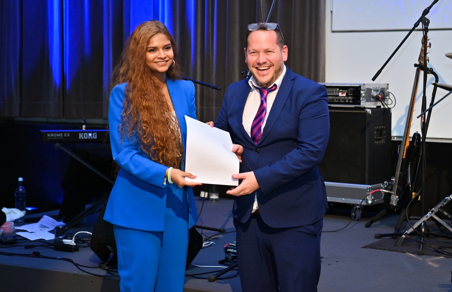 ޖަރުމަންގެ ބާލިންގައި ބޭއްވި ދުނިޔޭގެ އެންމެ ބޮޑު ޓޫރިޒަމް ފެއާ "އިންޓަނޭޝަނަލް ޓޫރިޒަމް ބޯސޭ" (އައިޓީބީ)ގައި ބައިވެރިއަކު ފޮޓޯއަކަށް ހުއްޓިގެން.-- ފޮޓޯ: ރައީސް އޮފީސް