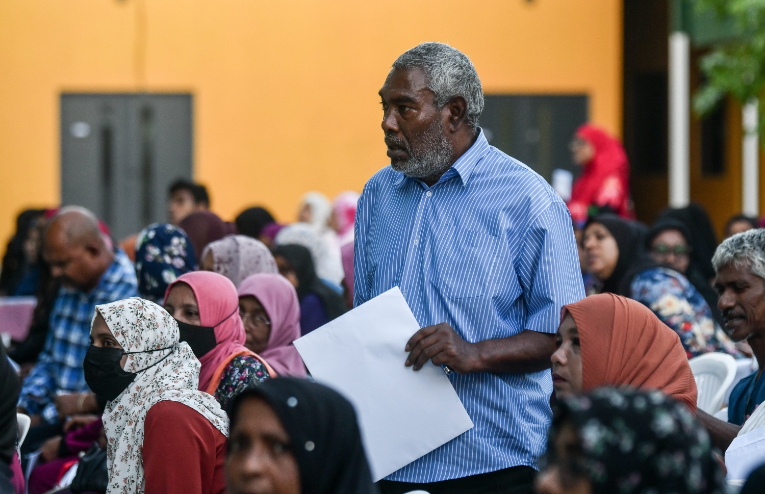 ހިޔާ ފްލެޓް ސަރަަހައްދު ބަލަހާނެ މީހެއްގެ ވަޒީފާ އަށް ބޭނުންވާ ލިޔުންތައް އެޗްޑީސީގެ މުވައްޒަފުންނަށް ހުށަހަޅަން މީހަކު ދަނީ: މިއަދު ބޭއްވި އޯޕަން ޑޭގައި 88 ސެކިއުރިޓީ އެސިސްޓެންޓުންނާއި 48 ސަޕޯޓް ސްޓާފުންގެ ވަޒީފާ އަށް ވަނީ ހުޅުވާލާފައި .--- ފޮޓޯ: ފަޔާޒު މޫސާ | މިހާރު