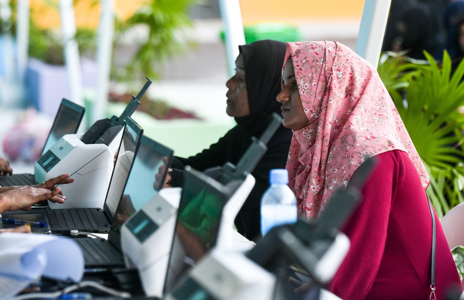 ހިޔާ ސަރަހައްދު ބަލަހައްޓާ މީހުން ހޯދުމަށް އެޗްޑީސީން ބޭއްވި އޯޕަން ޑޭގައި ބަޔަކު އެ ވަޒީފާ އަށް އެދި ހުށަހަޅަނީ -- ފޮޓޯ: ފަޔާޒު މޫސާ | މިހާރު