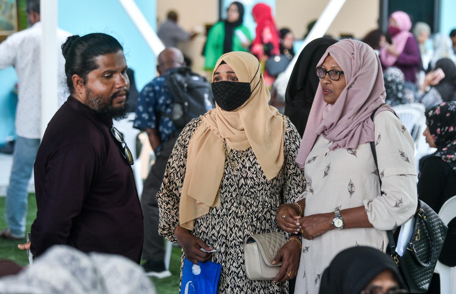 އެޗްޑީސީން ބޭއްވި އޯޕަން ޑޭގައި ބަޔަކު ހަރަކާތްތެރިވަނީ: ހިޔާ ފްލެޓް ސަރަހައްދު ބަލަހައްޓަން އެ ކުންފުންޏަށް 136 ވަޒީފާ އަށް މީހުން ބޭނުންވޭ.--- ފޮޓޯ: ފަޔާޒު މޫސާ | މިހާރު