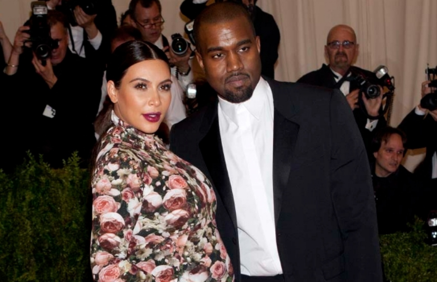 ކިމް އާއި އޭނާގެ ކުރީގެ ފިރިމީހާ 2013 ވަނަ އަހަރުގެ މެޓް ގާލާގައި ބައިވެރިވަނީ، އެއީ ކާޑޭޝިއަން-ޖެނާ އާއިލާއިން އެ އިވެންޓުގައި ބައިވެރިވި ފުރަތަމަ ފަހަރު