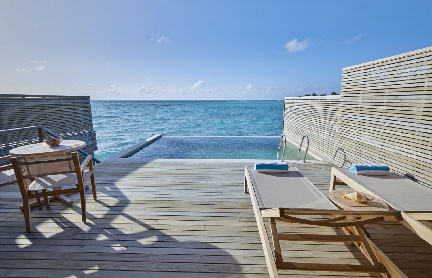 ޖަވަކަރަ ރިސޯޓުގެ ވޯޓަ ވިލާއެއް