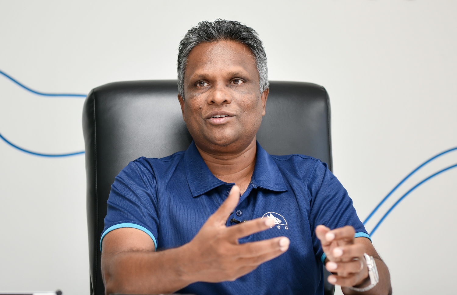 އާޒިމް "މިހާރު" އަށް ދެއްވި ހާއްސަ އިންޓަވިއުއެއް ދެއްވަނީ: ވޭތުވެދިޔަ ތިން އަހަރު ވެސް އެމްޓީސީސީ އަށް އެވްރެޖުކޮށް 200 މިލިއަން ރުފިޔާގެ ފައިދާވި.---ފޮޓޯ: ފަޔާޒް މޫސާ/ މިހާރު