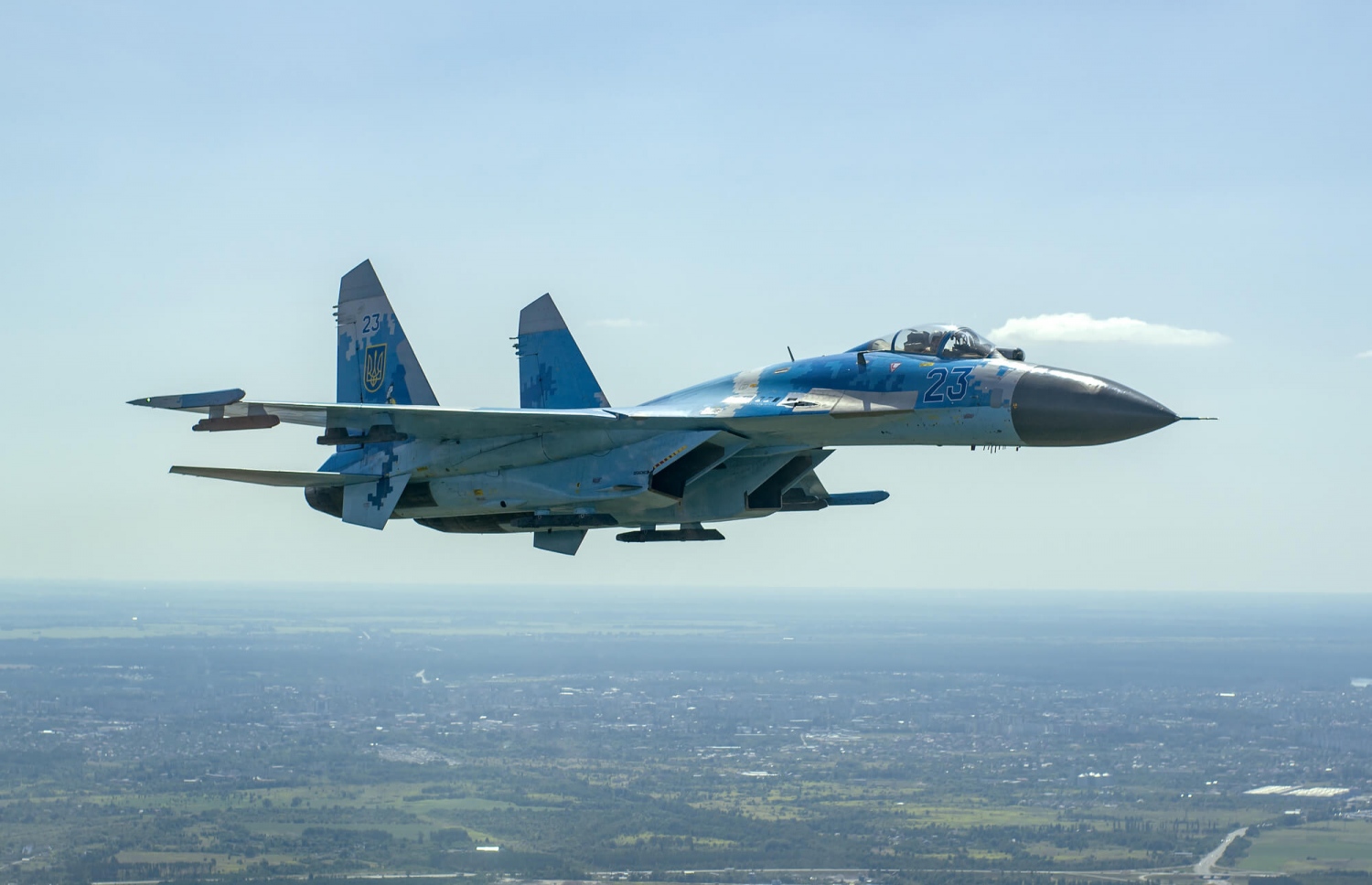 ރަޝިޔާގައި އުފައްދައި ބޭނުންކުރަމުން އަންނަ، ސުކޯއީ-27 (ސު-27) މަރުކާގެ އަސްކަރީ މަތިންދާބޯޓެއް