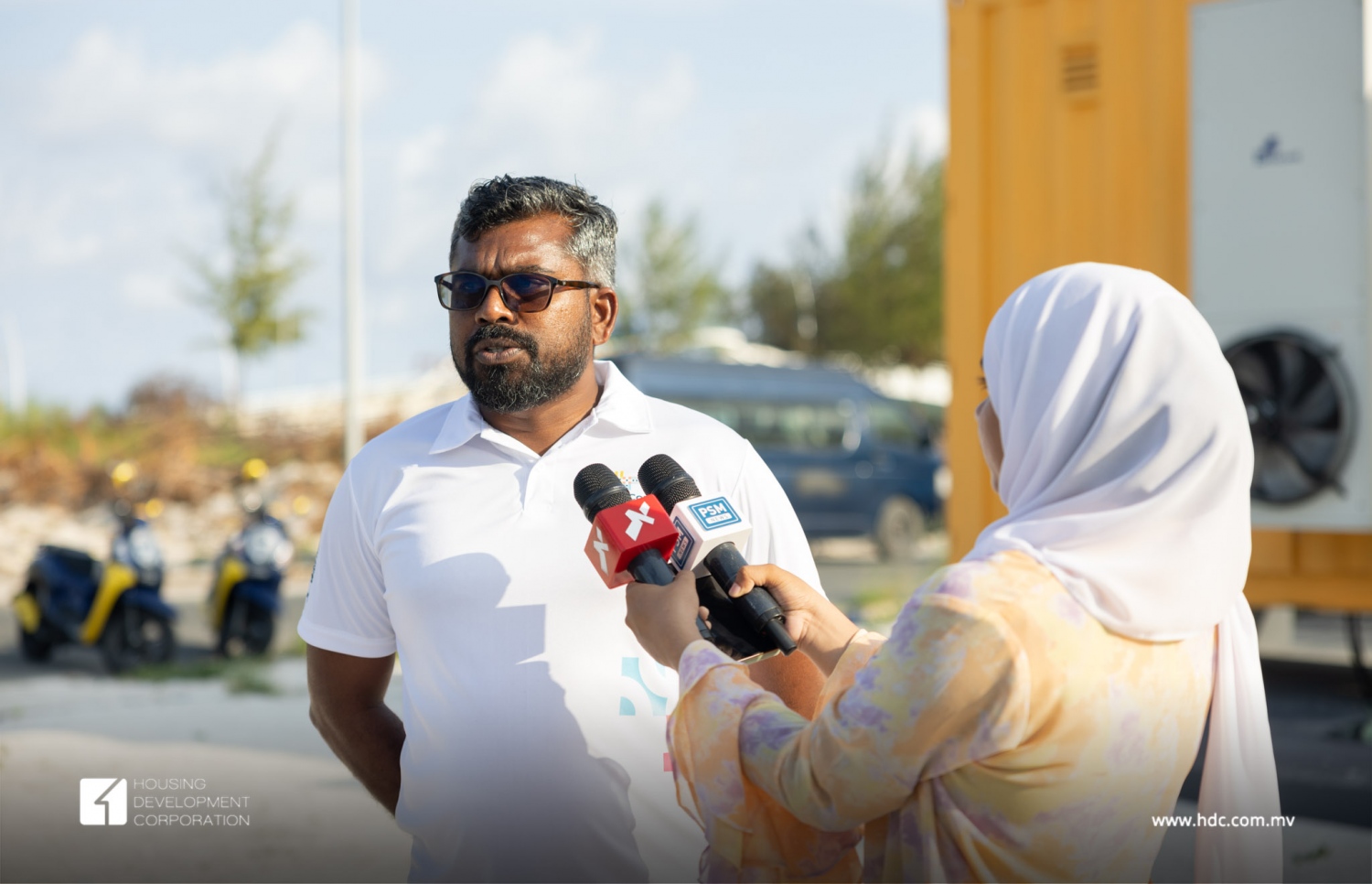 އެޗްޑީސީން ހުޅުމާލޭގައި ބެހެއްޓި ކޮންޓެއިނާ ޑޭޓާ ސެންޓަރު ހުޅުވުމަށް ބޭއްވި ރަސްމިއްޔާތުގައި އެ ކުންފުނީގެ އެމްޑީ އަހްމަދު އާތީފް ވާހަކަދައްކަވަނީ.-- ފޮޓޯ: އެޗްޑީސީ