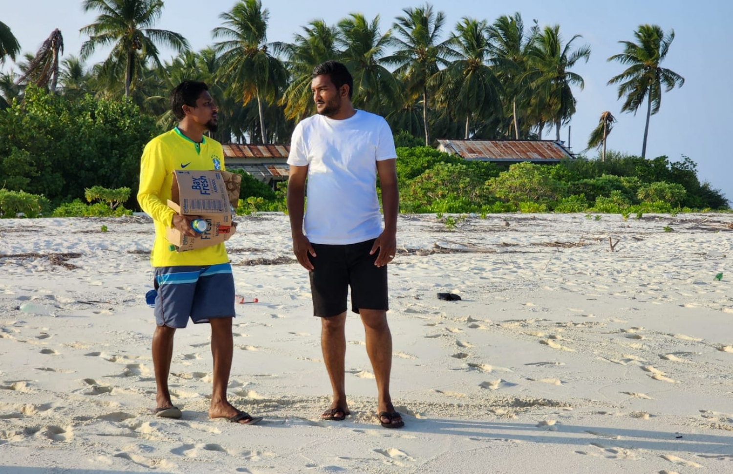 "މިހާރު" ނޫހުގެ ޓީމާ އެކު ހިމިތި އަށް ދިޔަ އަދި މި ރިޕޯޓަށް މައުލޫމާތު ދިން މޯޑު (ވ) އާއި ފޮޓޯގްރާފަރު ޖައިލަމް ހިމިތީގައި