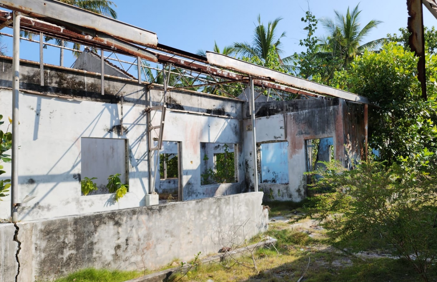 ހިމިތީގައި ހަދާފައިވާ ގެއެއް ހަލާކުވެފައި -- ފޮޓޯ: ޖައިލަމް މަހުމޫދު/ މިހާރު