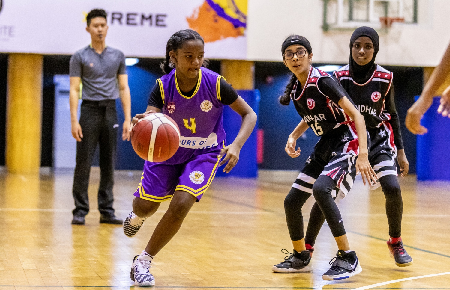 13 އަހަރުން ދަށުގެ އަންހެން ފައިނަލް ގައި ގިޔާސުއްދީނާއި އިސްކަންދަރު ބައްދަލުކުރި މެޗުގެ ތެރެއިން.-- ފޮޓޯ: ފަޔާޒު މޫސާ/ މިހާރު