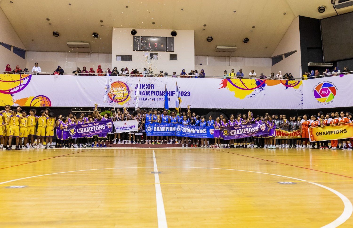 ޖޫނިއާ ޗެމްޕިއަންޝިޕްގެ ހަތަރު އުމުރުފުރާ ގައި ޗެމްޕިއަންކަން ހޯދި އަށް ޓީމު. -- ފޮޓޯ: ފަޔާޒް މޫސާ/ މިހާރު