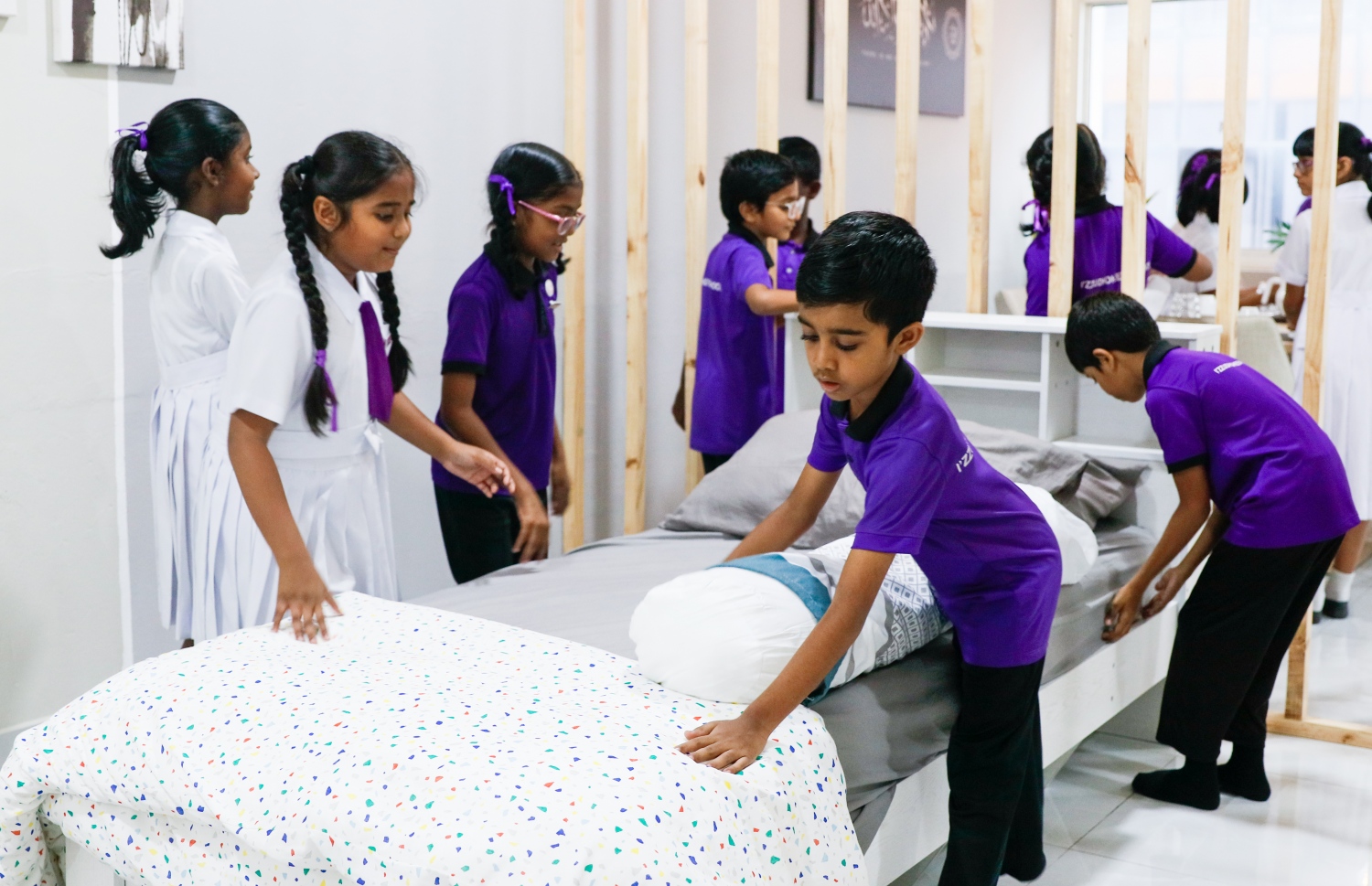 ހޯމް ލެބްގެ ކޮޓަރިއެއްގައި ކުރިންތައް "ބެޑް" އަޅަނީ .-- ފޮޓޯ: ފަޔާޒް މޫސާ \ މިހާރު