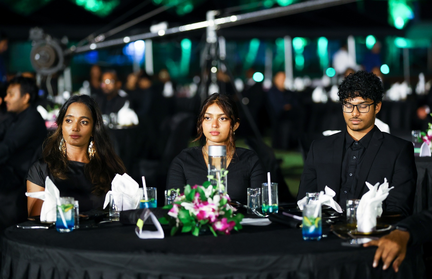 ބައެއް ފެތުންތެރިން މޯލްޑިވްސް ސްޕޯޓްސް އެވޯޑް ހަފްލާގައި ބައިވެރިވަނީ -- ފޮޓޯ: ފަޔާޒު މޫސާ | މިހާރު