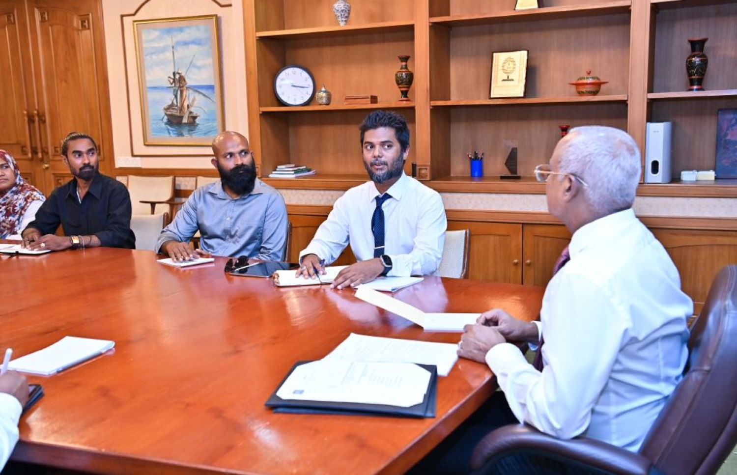 ރައީސް އިބްރާހިމް މުހައްމަދު ސޯލިހު، ހިޔާ ރައްޔިތުންގެ ގުޅުން ޖަމިއްޔާގެ އިސް މެމްބަރުންނާ މިއަދު ބައްދަލުކުރައްވަނީ.-- ފޮޓޯ: ރައީސް އޮފީސް