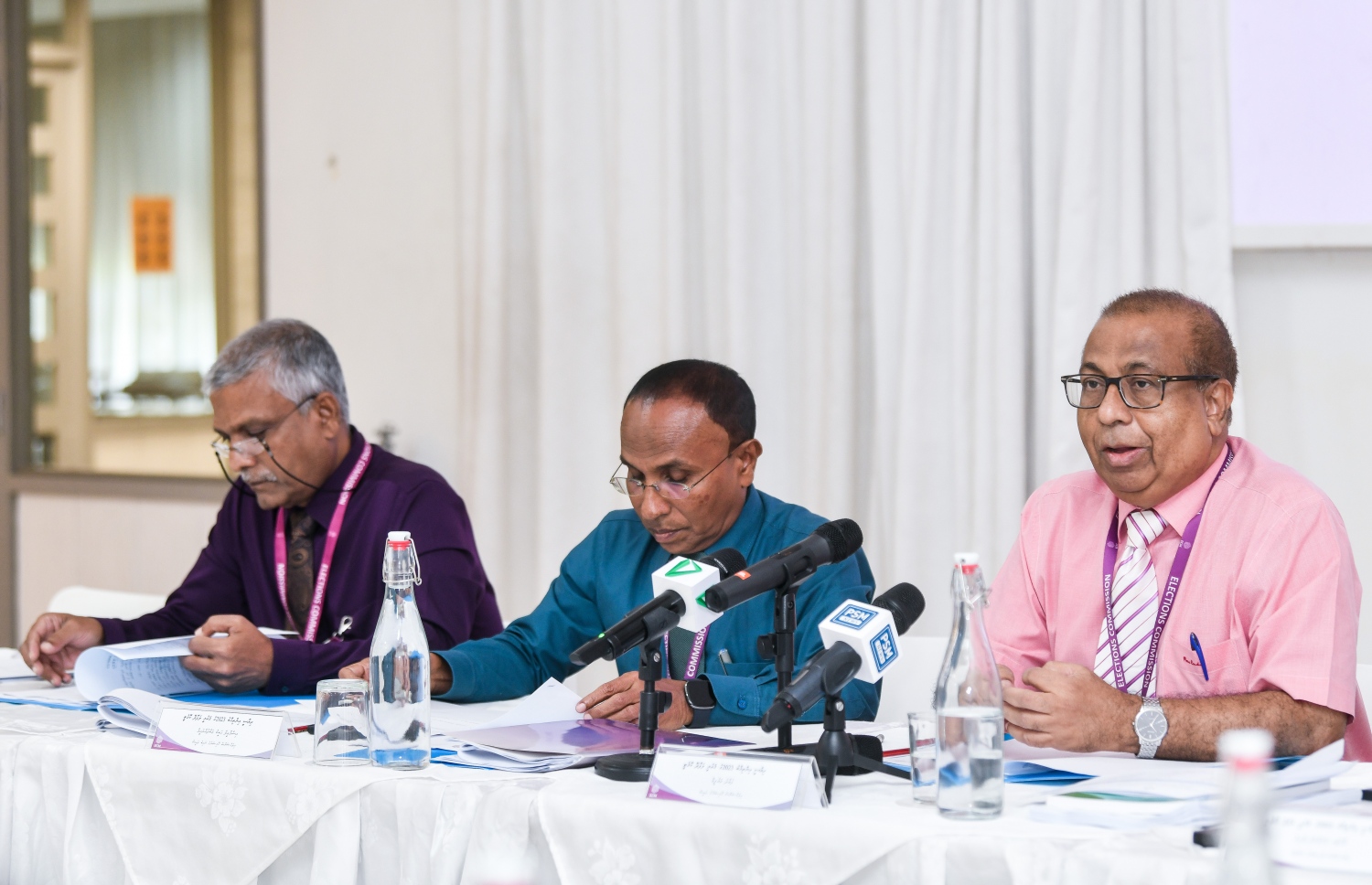 ރިޔާސީ އިންތިހާބުގެ ގައުމީ ލަފާ ދޭ ކޮމިޓީގެ ބައްދަލުވުމުގައި އިލެކްޝަން ކޮމިޝަނުގެ ވެރިން --- ފޮޓޯ: ފަޔާޒު މޫސާ | މިހާރު