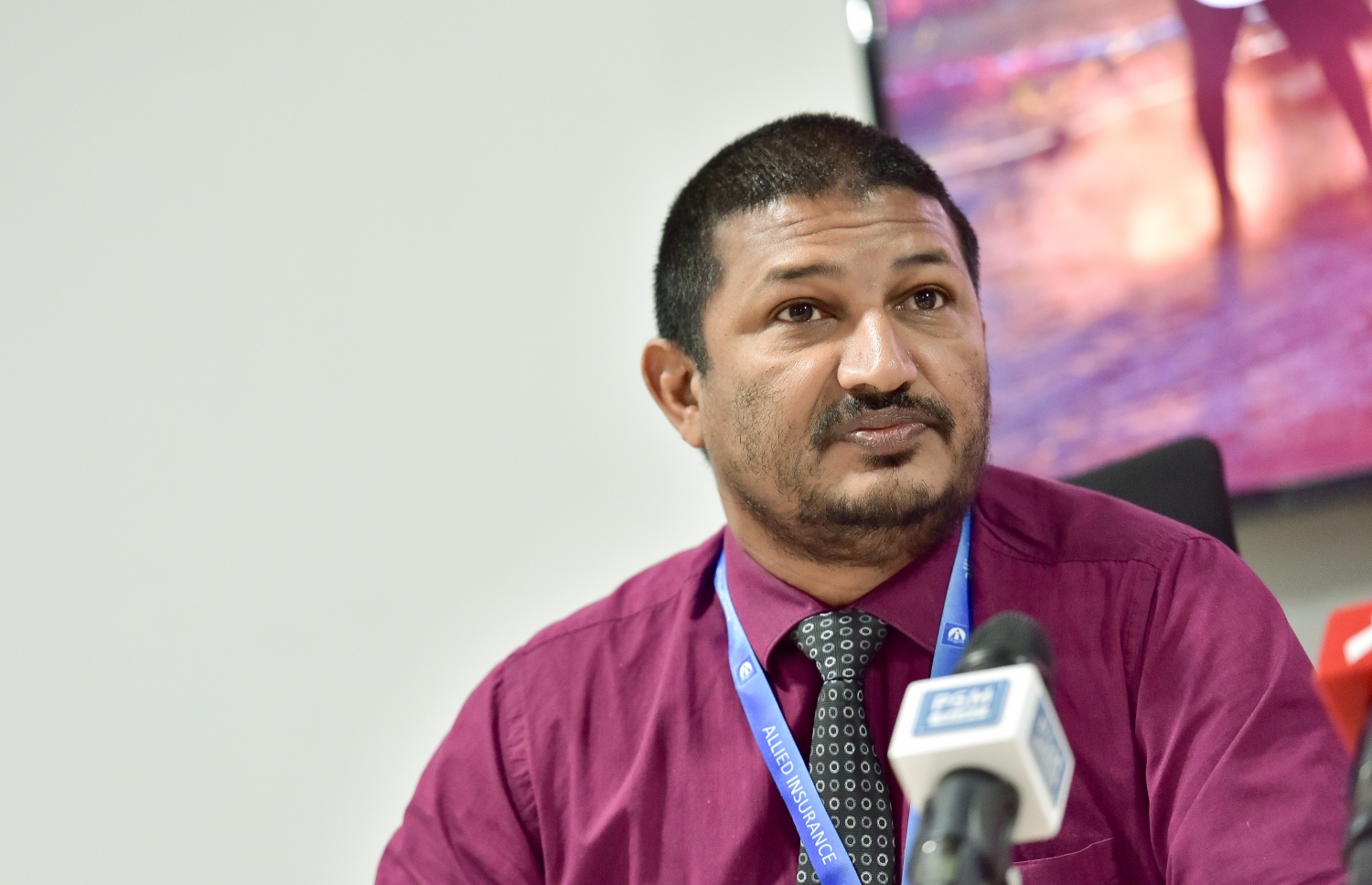 އެލައިޑުގެ ޖެނެރަލް މެނޭޖަރު އިބްރާހިމް ފިރުޝާން "ކްރޮޕް ތަކާފުލް" ތައާރަފް ކުރުމަށް ބޭއްވި ބައްދަލުވުމުގައި. -- ފޮޓޯ: ނިޝާން އަލީ | މިހާރު