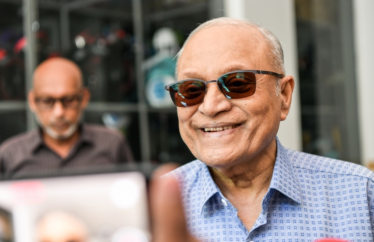 Maadhamaa akee roadha mahuge furathama dhuvas: Maumoon