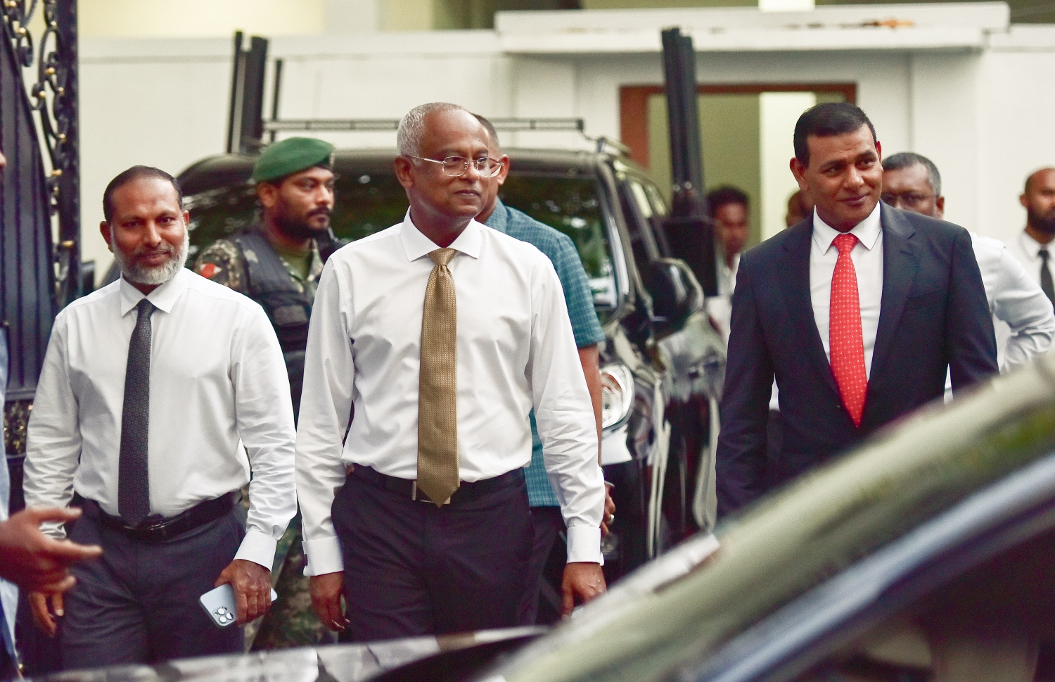 މުލިއާގެއިން ރައީސް އާއި އާ ކޯލިޝަންގެ ލީޑަރުން ނިކުމެވަޑައިގަންނަވަނީ--ފޮޓޯ: ނިޝާން އަލީ | މިހާރު